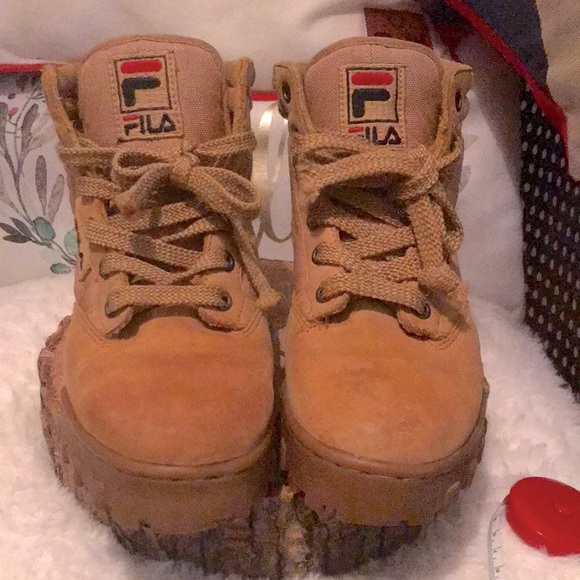 Fila ladies hiking boots in Good condition. One shoe is slightly darker . - Picture 1 of 7